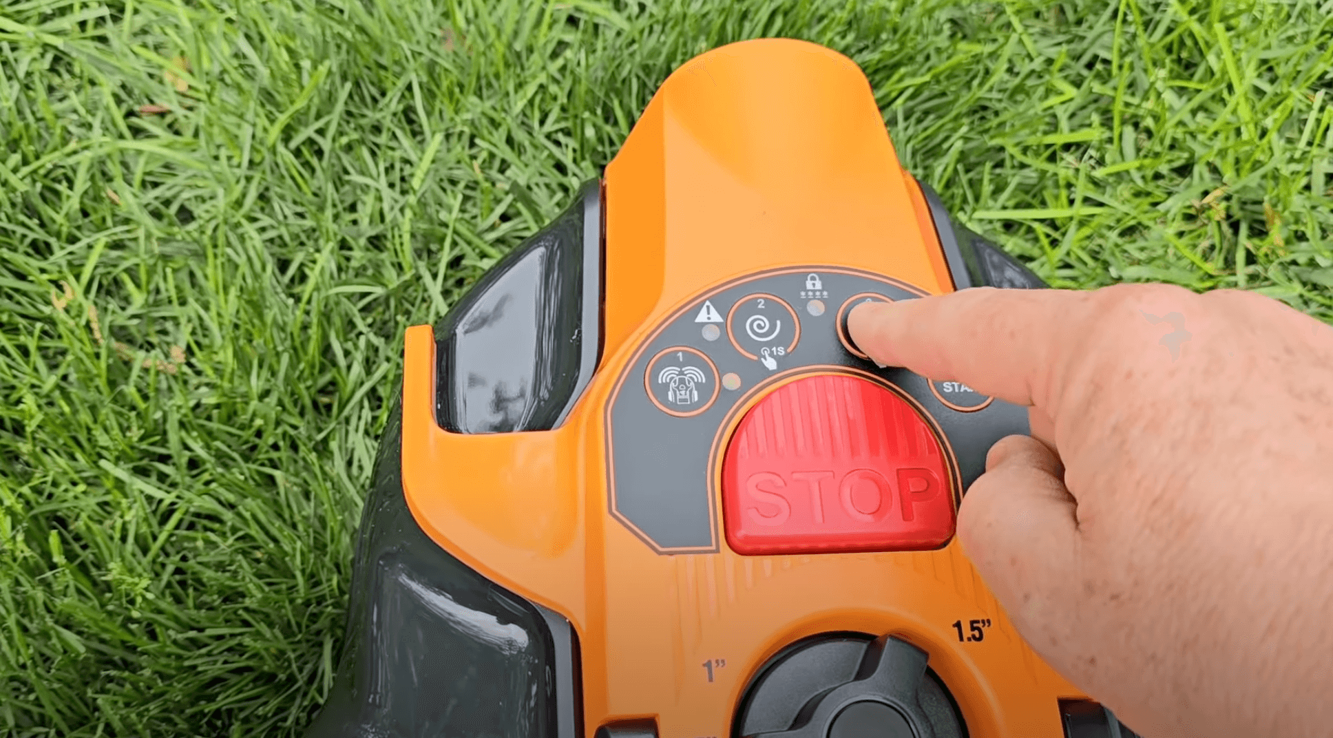 LawnMaster VBRM16 OcuMow™ Mähroboter im Praxistest
